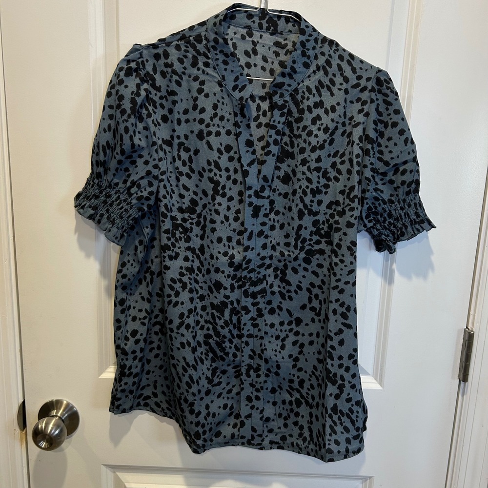 Women Animal Print Short Puff Sleeve V-Neck Blouse Blue Black L